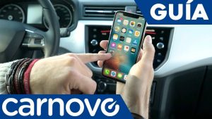 ¿Cómo puedo conectar mi iPhone a mi carro por Bluetooth?