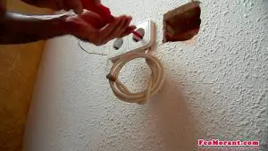 ¿Cómo pasar un cable coaxial por la pared?