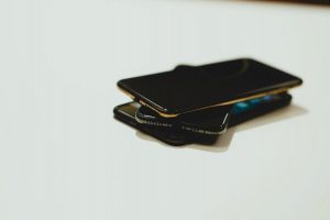 ¿Cómo compartir carga de un iPhone a otro iPhone?