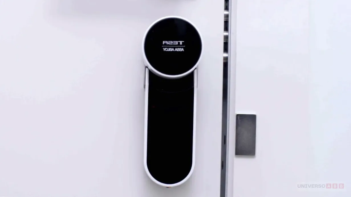 cerradura inteligente, dispositivo inteligente para puertas, puerta inteligente